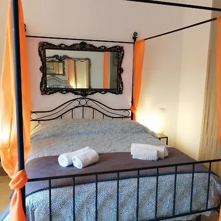 Love Mirrors And Flowers - Affitti Brevi Italia